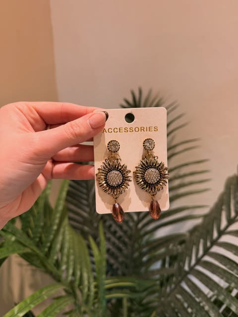 Aros con diseño de sol bordado