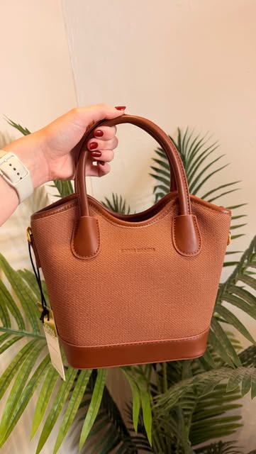 Cartera mini tote color suela